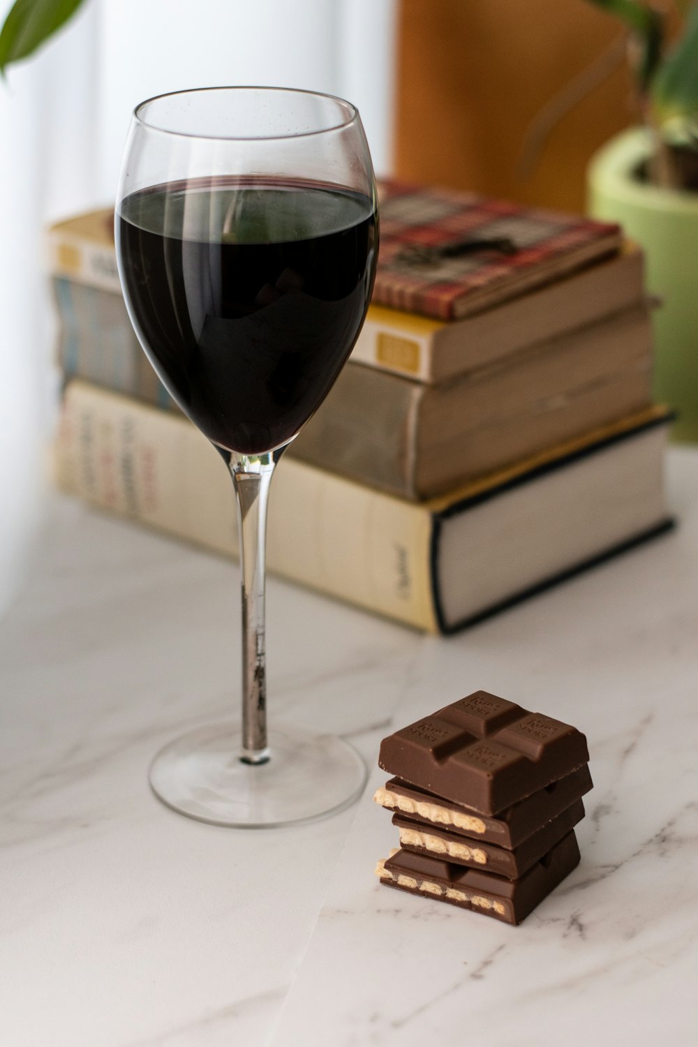 Gaveæske med chokolade og vin